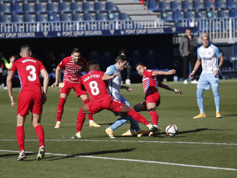 El Málaga reaccionó demasiado tarde ante el Granada (1-2)