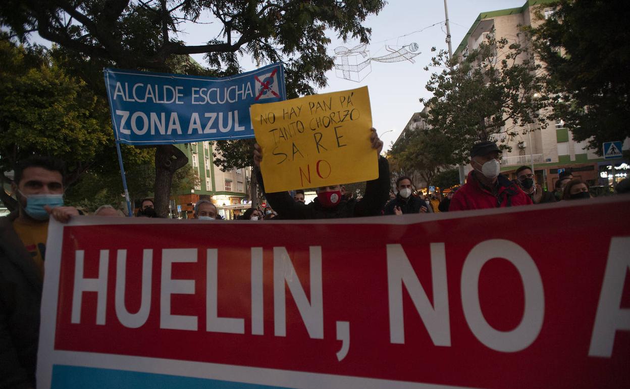 Manifestación celebrada el pasado viernes en contra de la implantación del SARE en Huelin. 