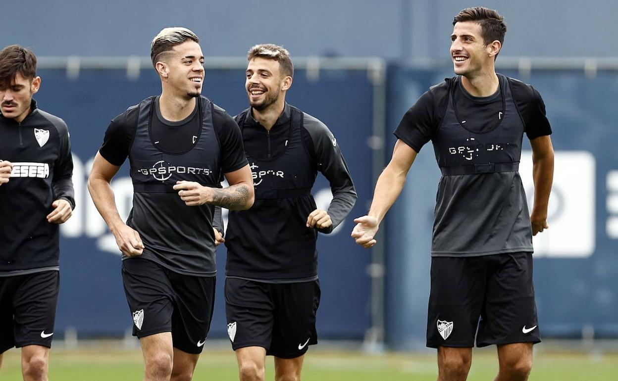 Mejías, Cristian y Chavarría, sonrientes en un entrenamiento reciente del Málaga. 