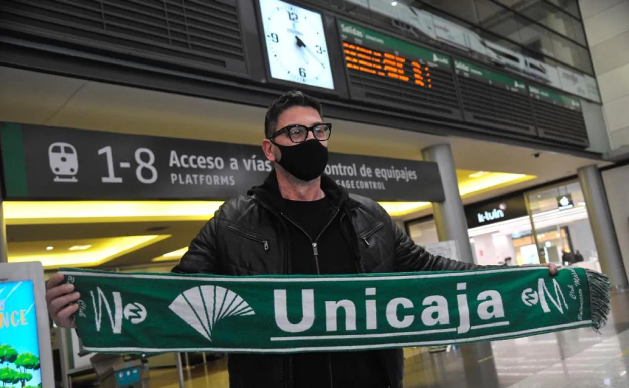 Katsikaris llegó esta tarde a Málaga procedente de Madrid tras volar desde Atenas. 