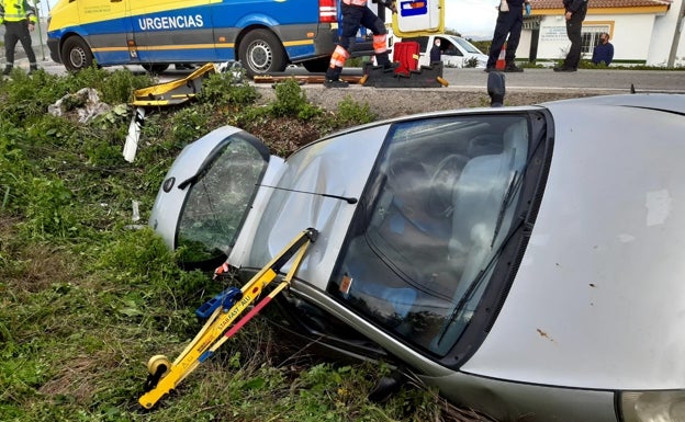 Imagen principal - El vehículo accidentado. 