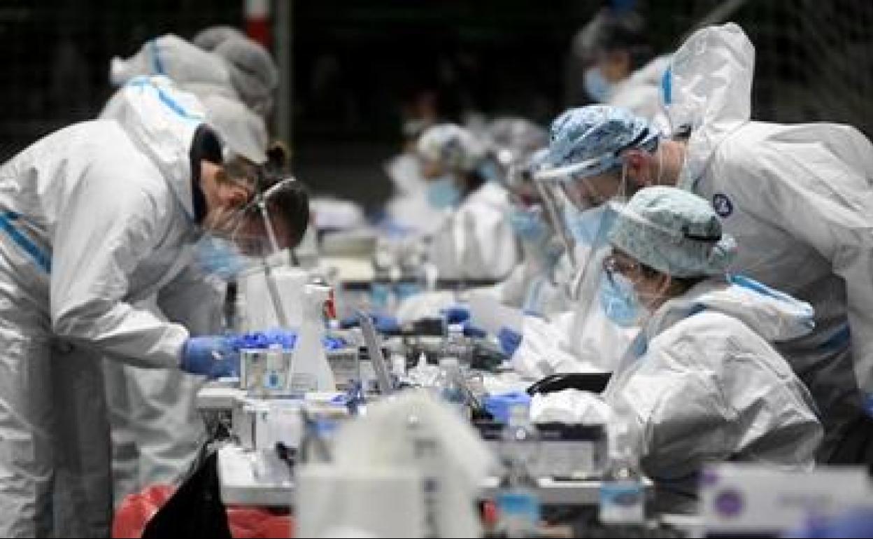 La secuenciación, la herramienta indispensable para rastrear el virus