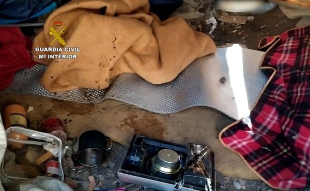 Objetos localizados en el lugar donde se realizó la detención. 