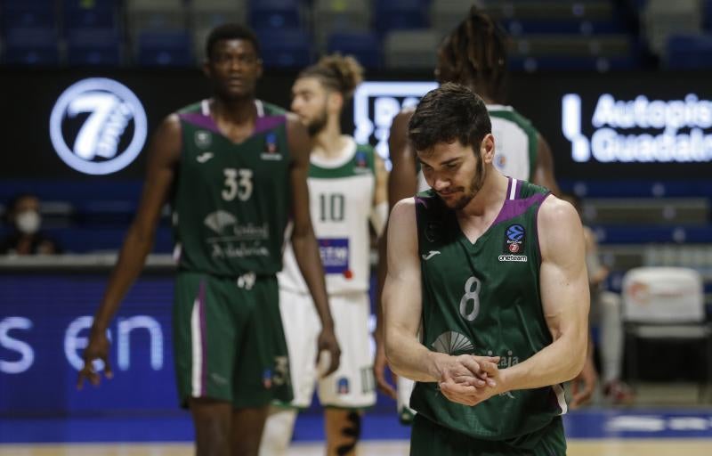 El equipo malagueño, hundido, entierra sus opciones en la Eurocup