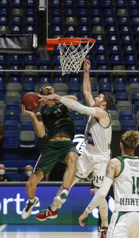 El equipo malagueño, hundido, entierra sus opciones en la Eurocup