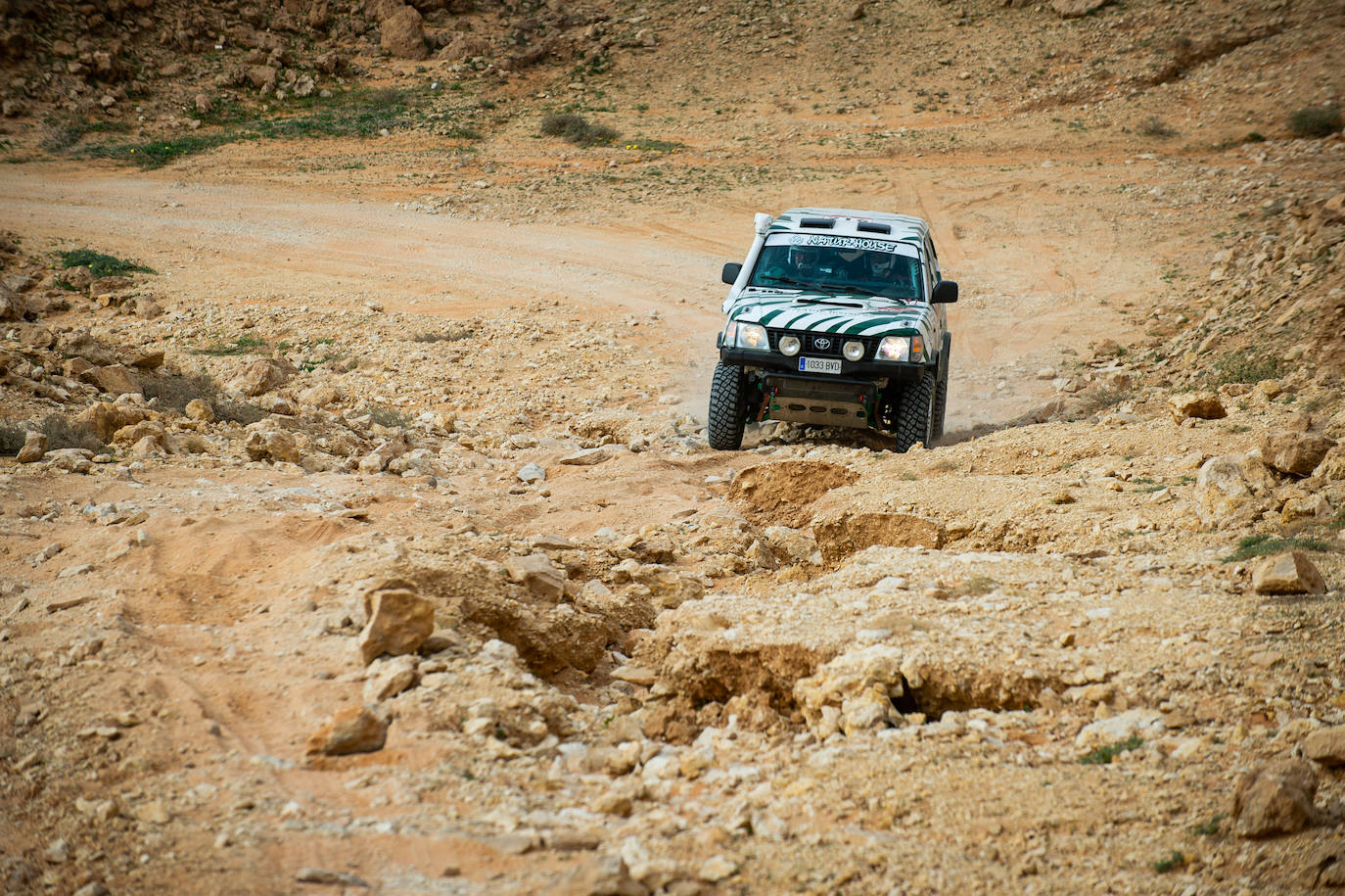 Pionero en la nueva aventura del Dakar con coches clásicos. Estas son algunas de las mejores fotos de aquella aventura. 