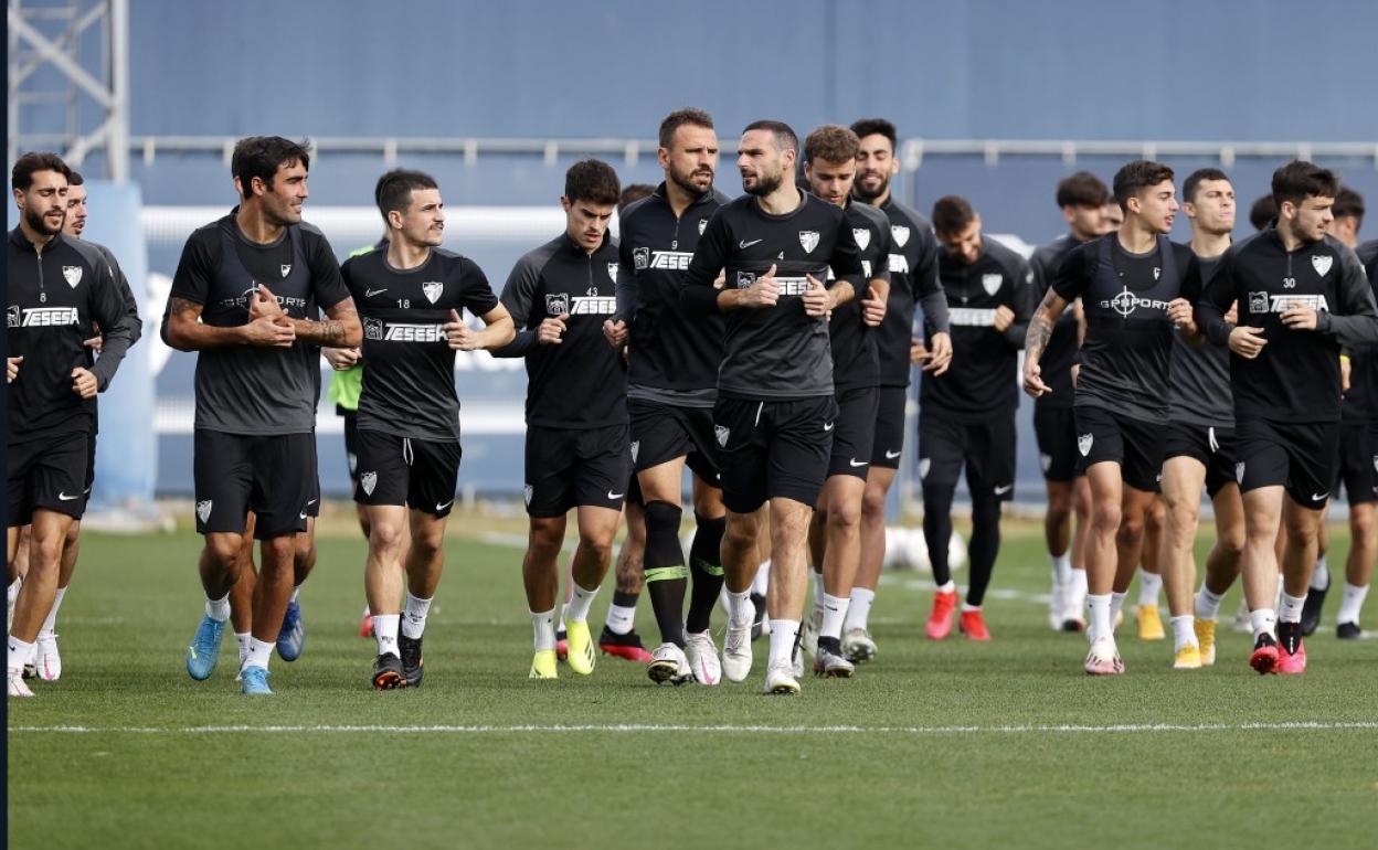 Jugadores del Málaga durante un entrenamiento reciente.