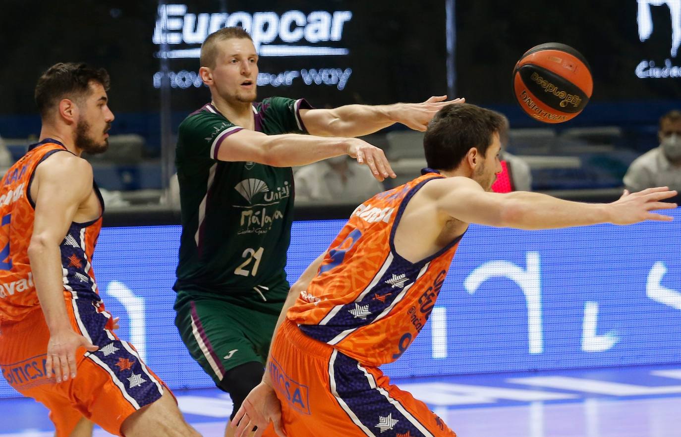 Derrota del Unicaja en casa ante el Valencia Basket. 