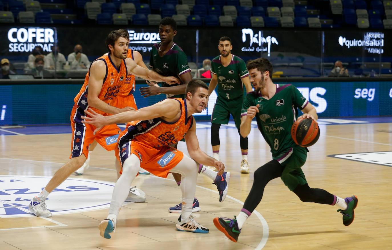 Derrota del Unicaja en casa ante el Valencia Basket. 