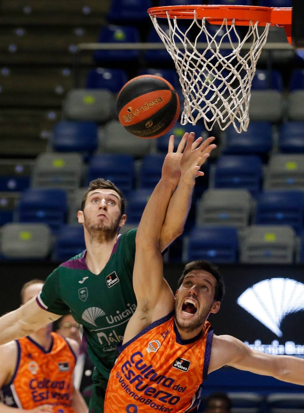 Derrota del Unicaja en casa ante el Valencia Basket. 