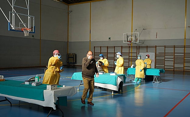 Salud hará el jueves un cribado voluntario de coronavirus a unas 1.600 personas en Málaga