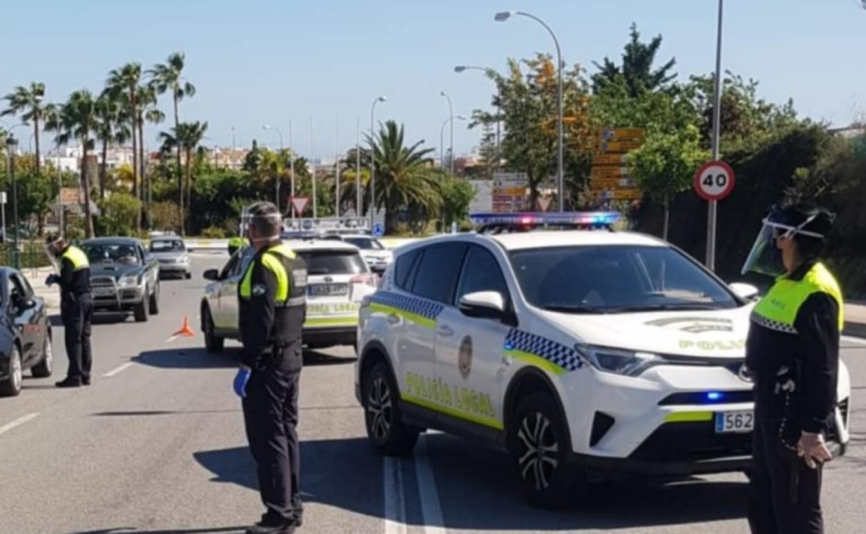 Imagen de un control policial en Nerja durante la pandemia. 