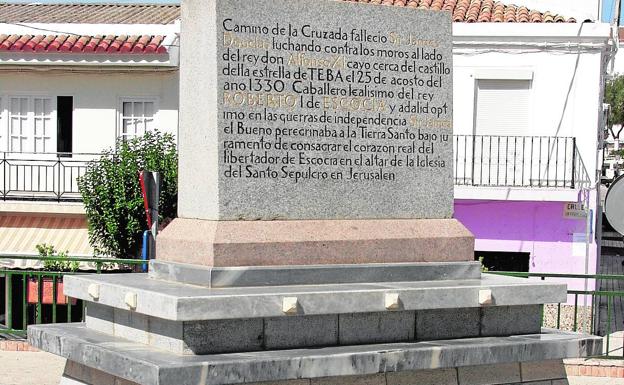 Monumento que rinde homenaje a la historia épica de sir James Douglas en el pueblo de Teba. 