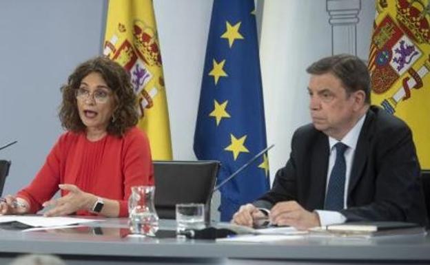 La instructora del 'caso Isofoton' pide el acta de una comisión de la Junta en la que participaron los actuales ministros Planas y Montero