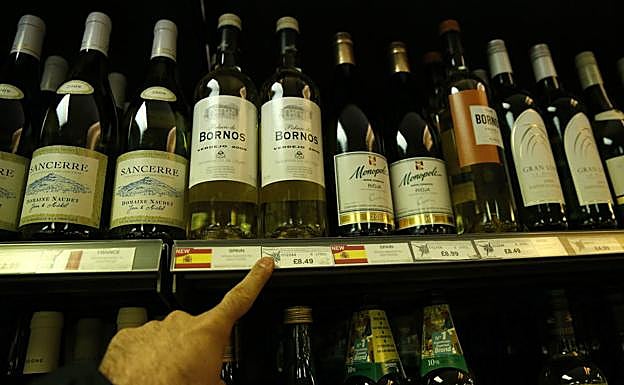 Andalucía prohibirá la venta de alcohol a partir de las 18.00 horas tras el anuncio de Juanma Moreno