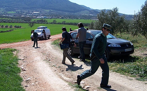 Comitiva judicial en el lugar de los hechos. 
