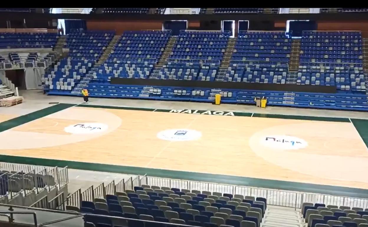 La nueva tarima ya ha sido instalada en la pista principal y la antigua se usará ahora en la cancha auxiliar del Carpena. 