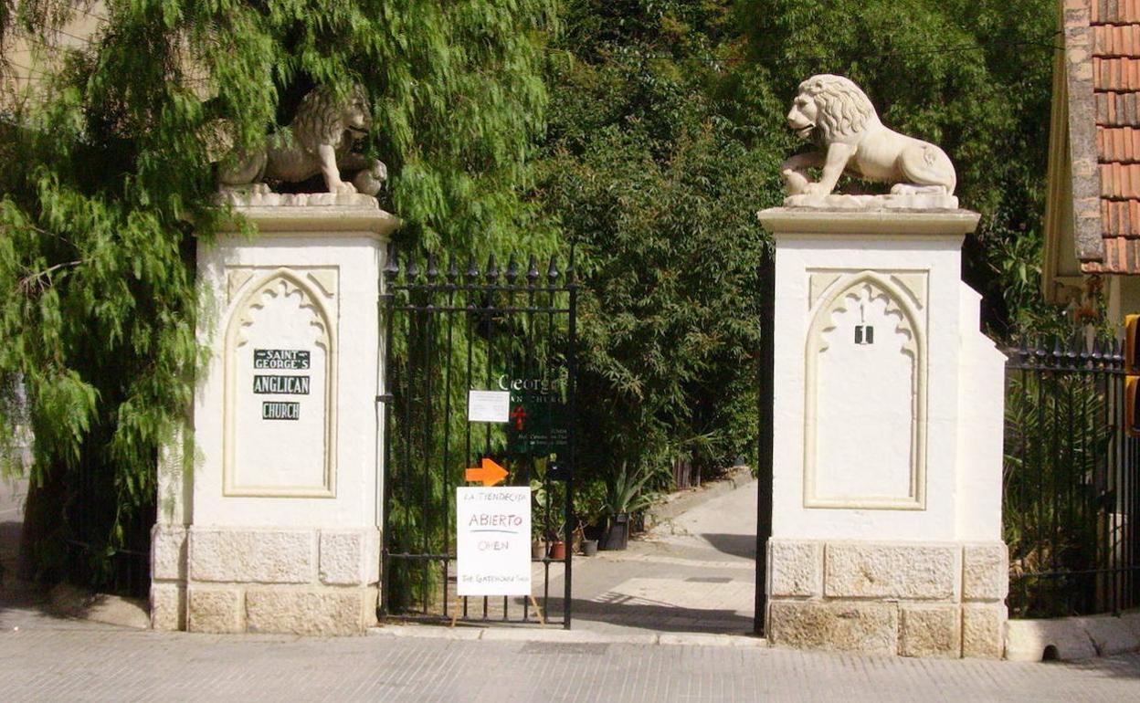 Entrada al cementerio inglés, en la avenida de Príes. 