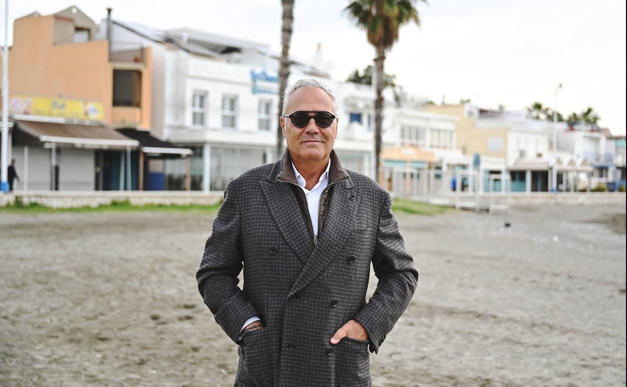 Mario Husillos, en la playa de Pedregalejo, su entorno más habitual. 