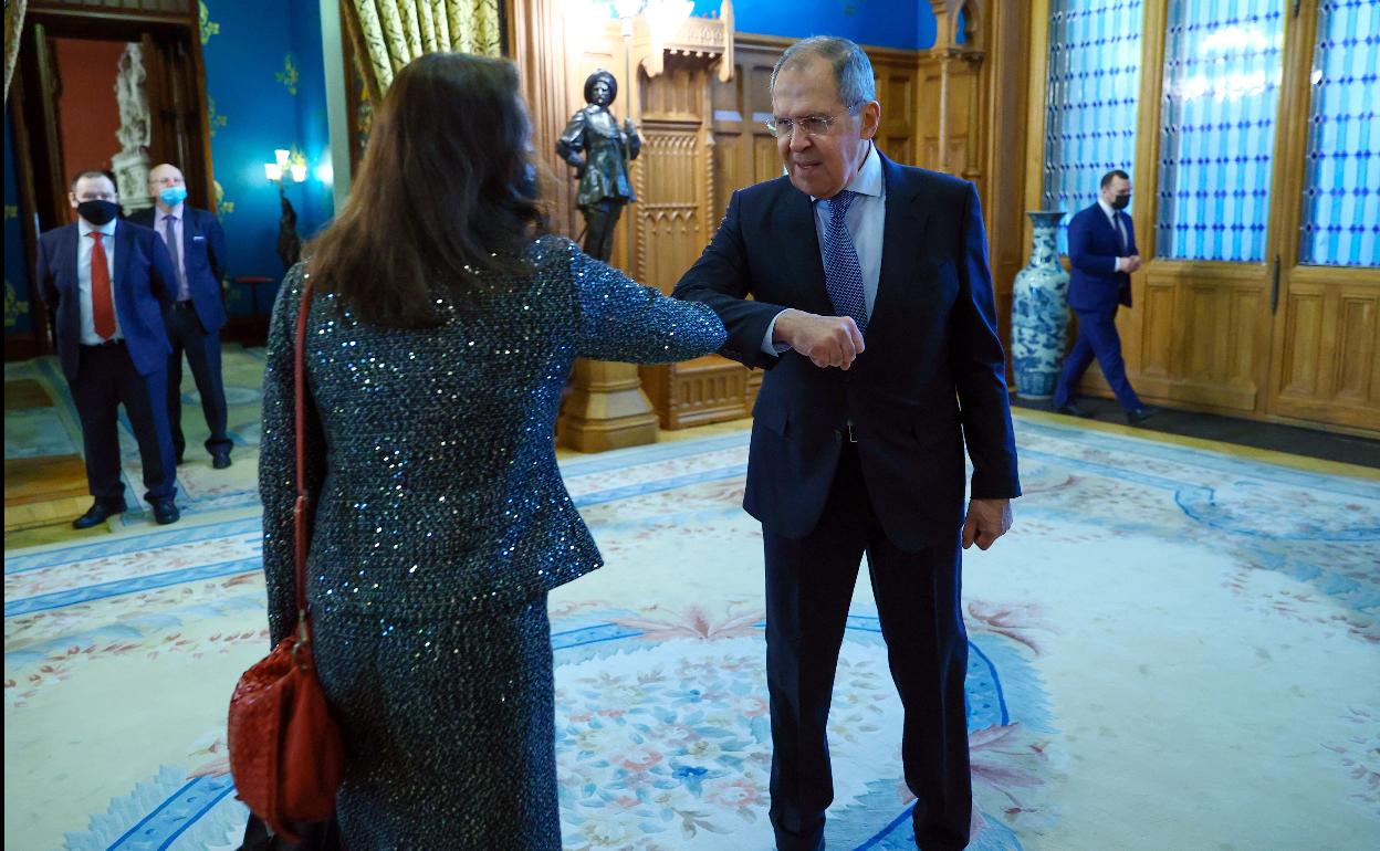 El titular de Exteriores ruso, Serguéi Lavrov, en un encuentro la semana pasada en Moscú con su homóloga sueca, Ann Linde.