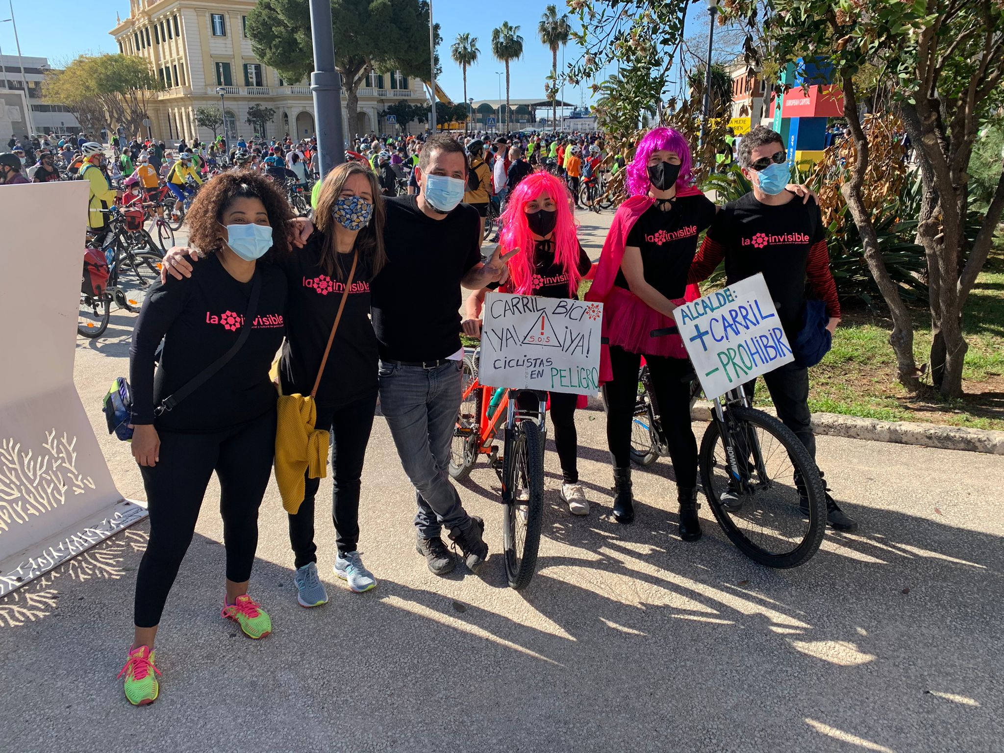 Más de un millar de ciclistas reclaman carriles bici segregados del tráfico durante una 'bicifestación' celebrada en la capital