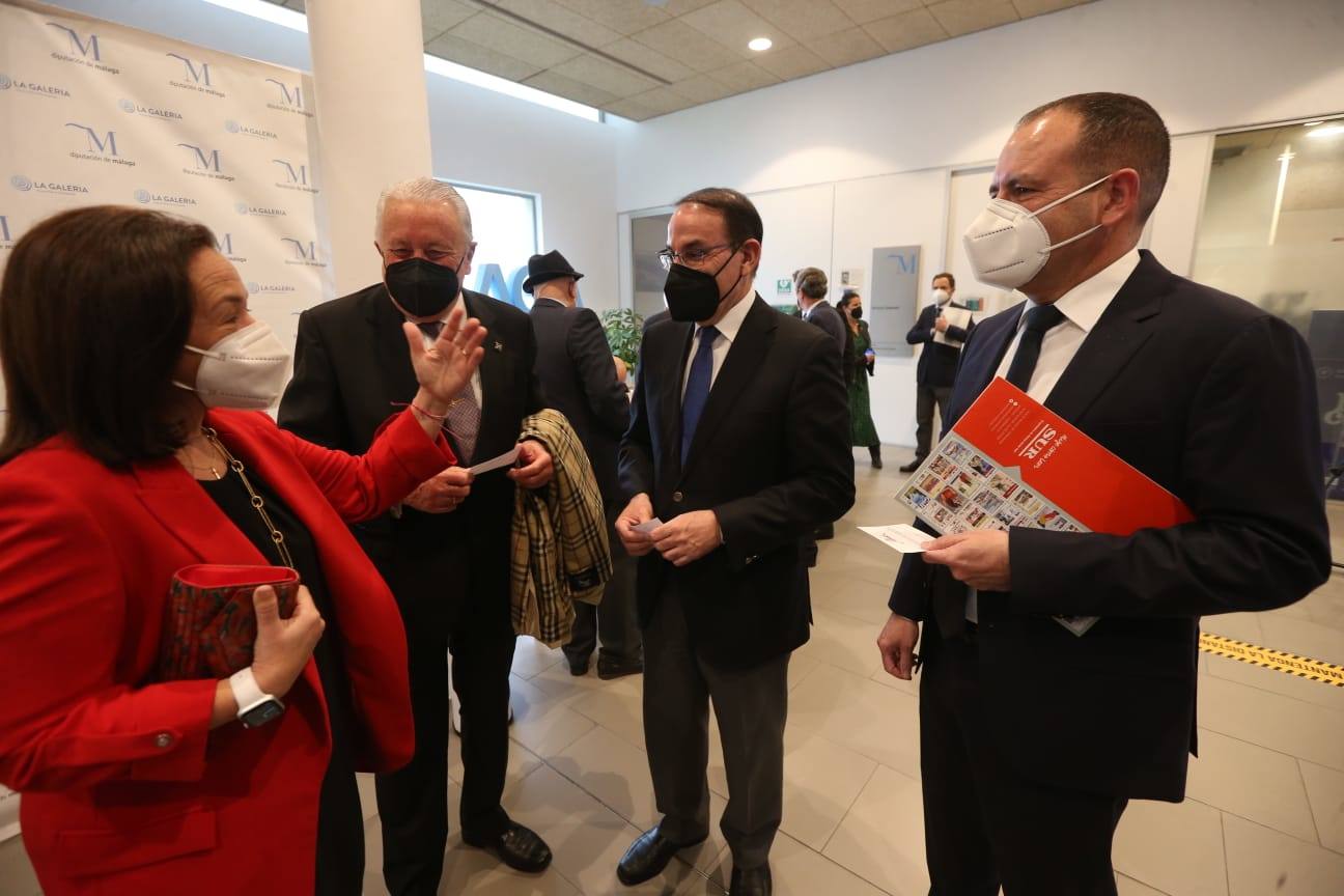 El pintor Andrés Mérida es el autor de la obra, cuya presentación ha corrido a cargo del director de SUR Manuel Castillo 