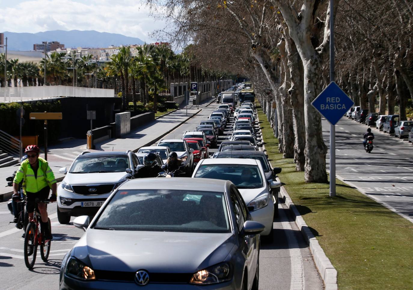 Entre las 14.00 y las 15.00 se produjo una cola que llegaba desde el inicio de la experiencia piloto hasta Muelle Heredia