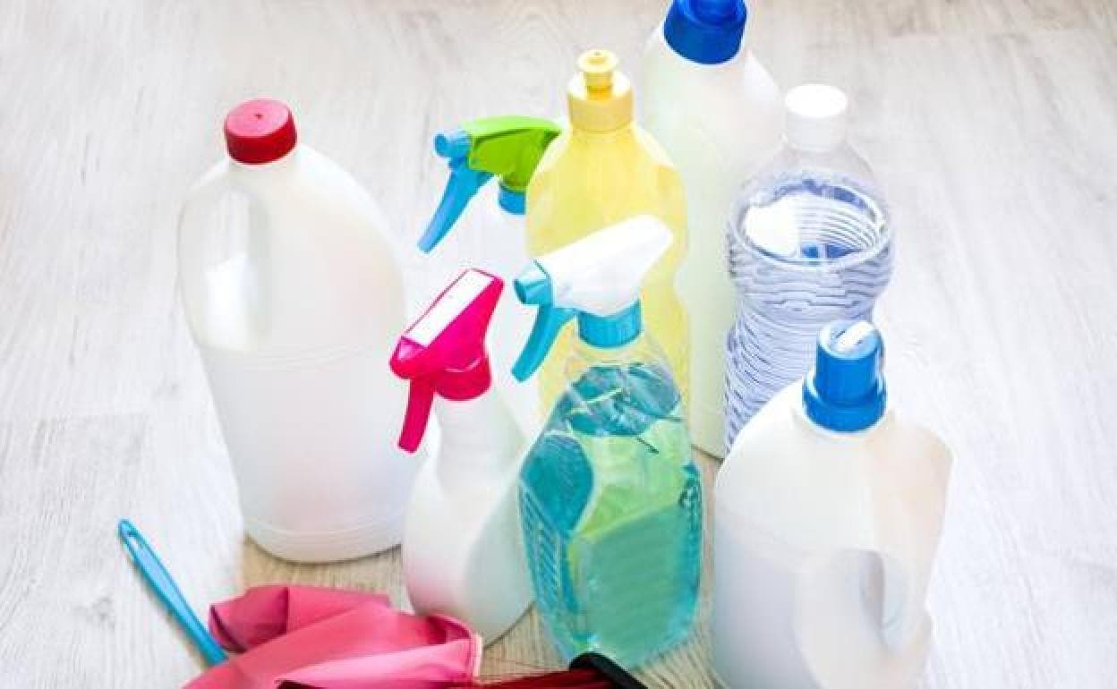 Sanidad actualiza la lista de productos eficaces para limpiar y desinfectar contra el coronavirus
