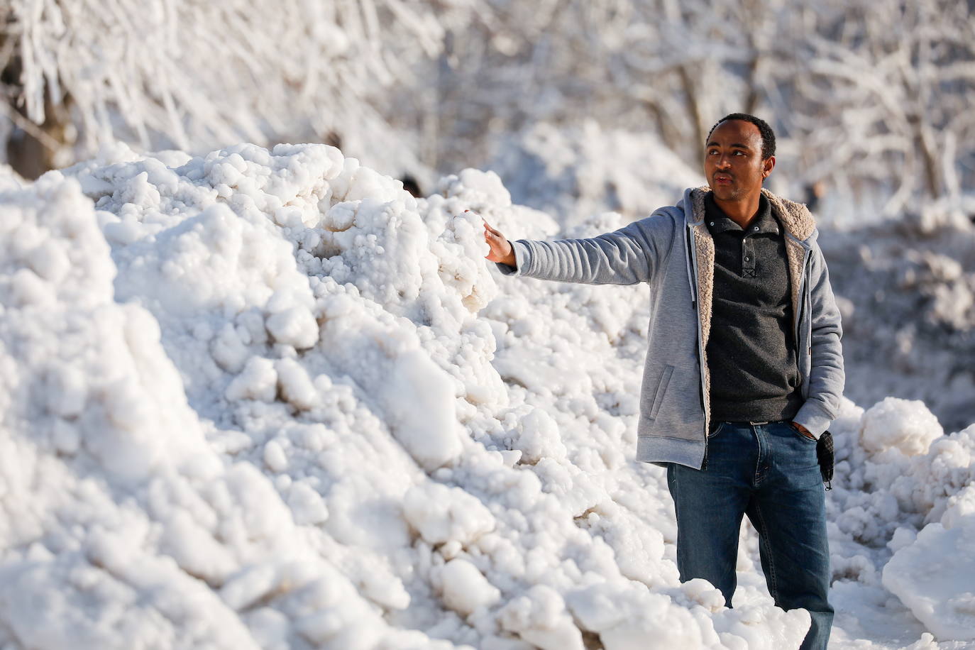 El frío extremo del invierno en América del Norte y Canadá nos brinda una estampa espectacular de las Cataratas del Niágara rodeadas de hielo y casi congeladas 