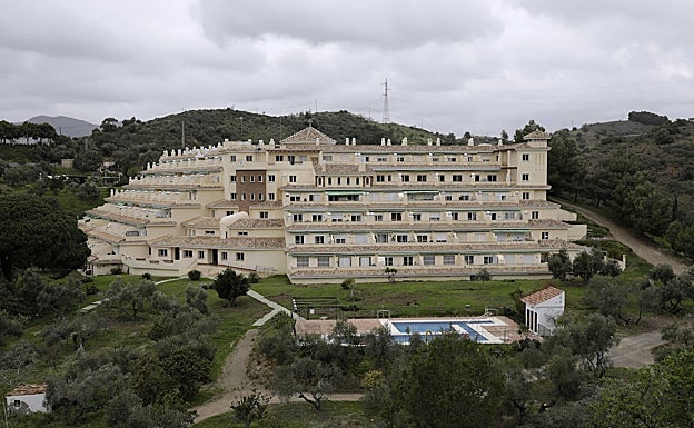 Vista general del complejo, situado en la carretera de los Montes. 