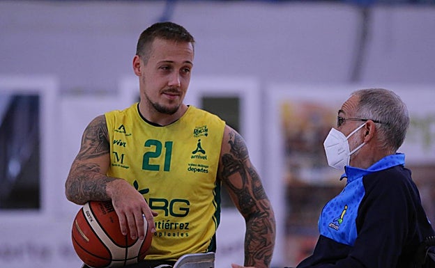 El sueco Joakim Lindblom, con Paco Aguilar. 