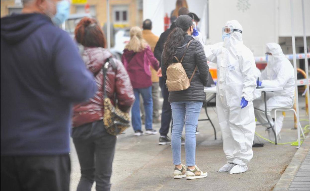 Andalucía suma 12 muertos y 610 nuevos casos de coronavirus, la cifra más baja en dos meses