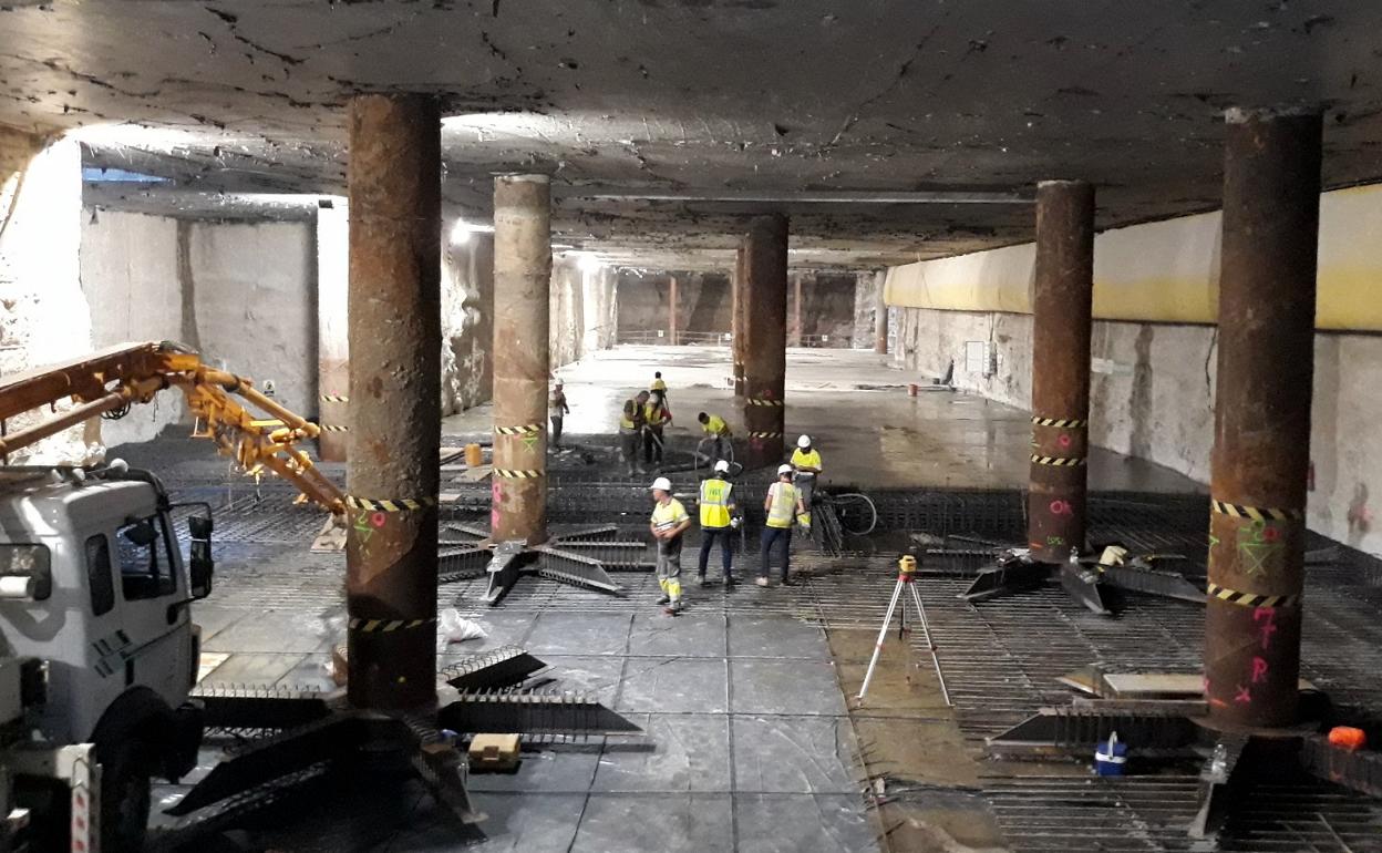 Obras en el interior del túnel del metro de Málaga en la avenida de Andalucía. 