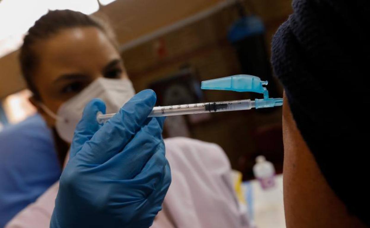 Andalucía ha administrado ya más de 775.000 dosis de vacunas contra el coronavirus