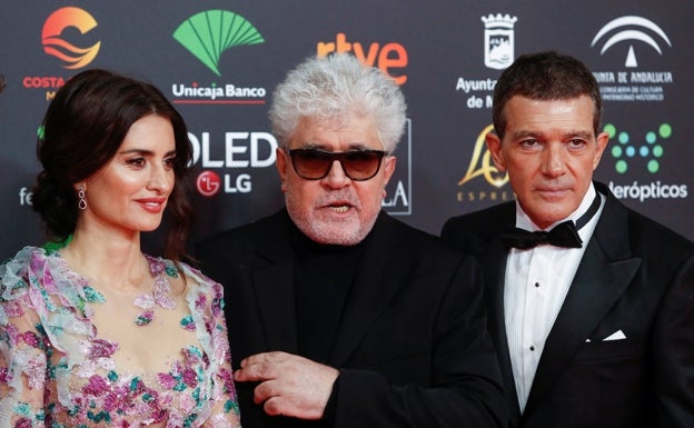 Almodóvar, Penélope Cruz y Amenábar, en la alfombra roja de los Goya en Málaga