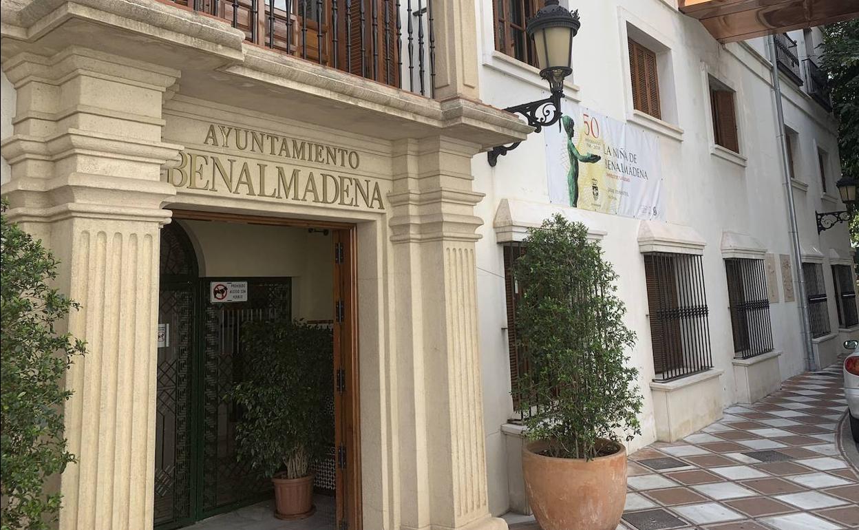 Fachada del Ayuntamiento de Benalmádena. 