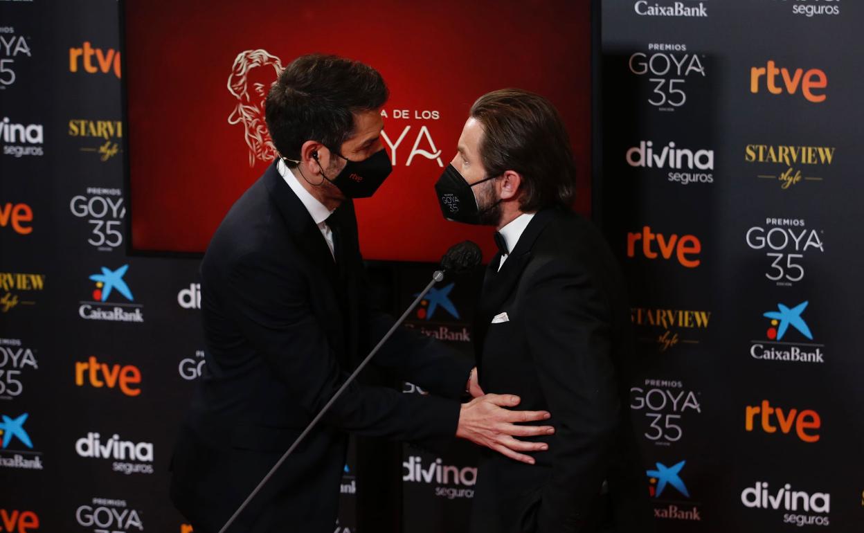 Antonio de la Torre, con Carlos del Amor, en la alfombra roja de los Goya en el Gran Hotel Miramar. 