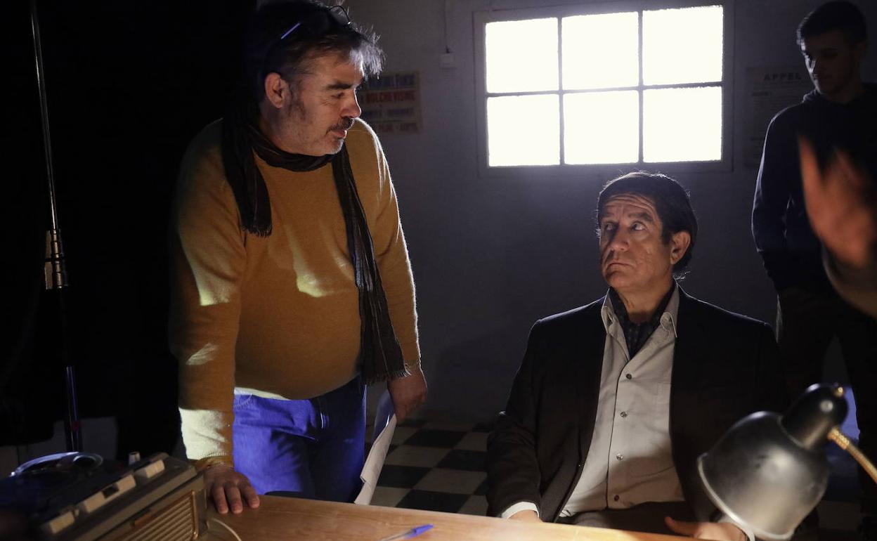 José Antonio Hergueta y el actor Pedro Casablanc, en el rodaje de 'Paraíso en llamas'.