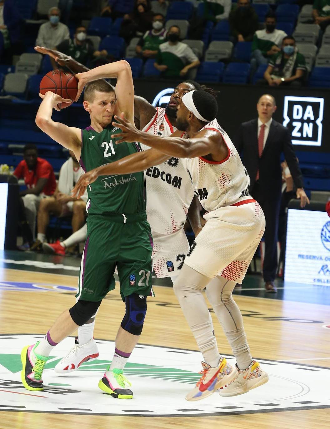 Derrota del Unicaja ante el Mónaco en el Carpena (89-98). 