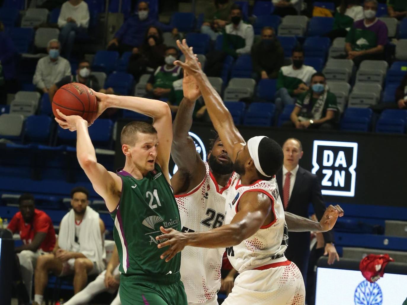 Derrota del Unicaja ante el Mónaco en el Carpena (89-98). 