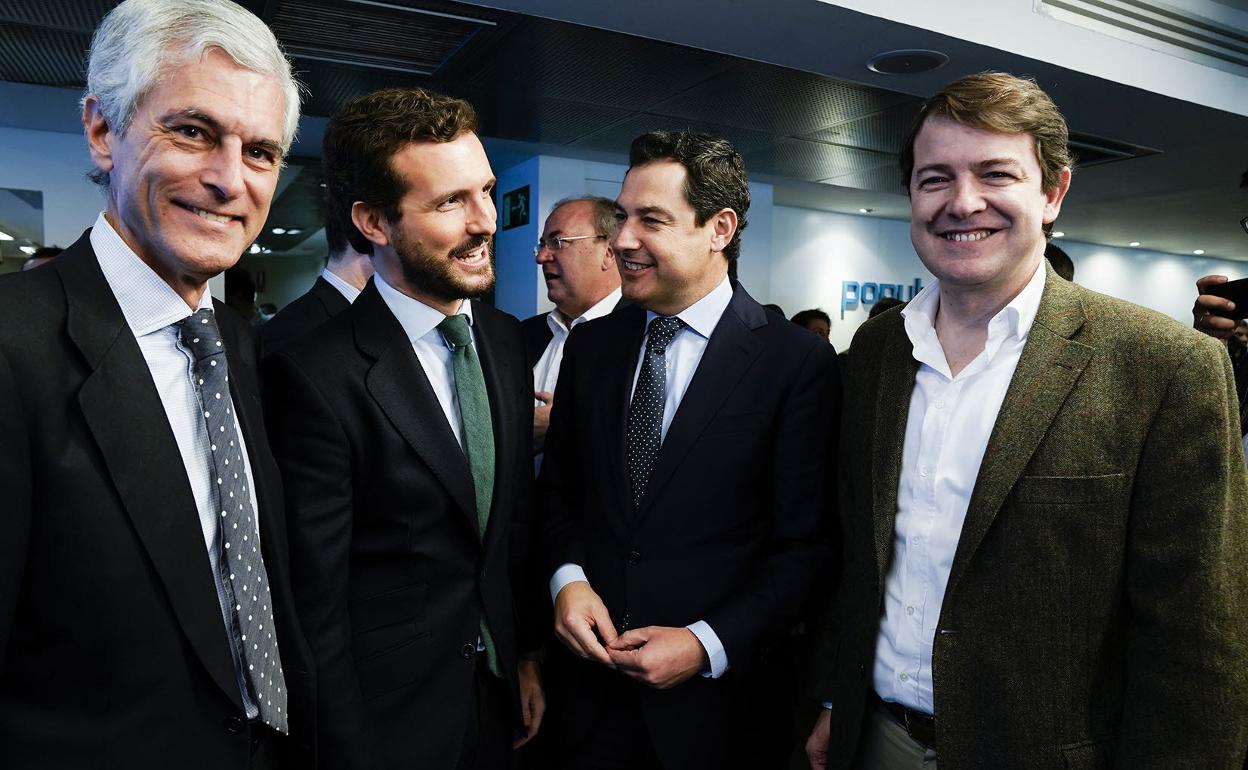 Adolfo Suárez Illana, Pablo Casado, Juanma Moreno y Alfonso Fernández Mañueco en la sede nacional del PP.