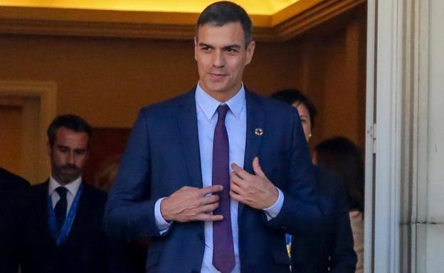 Sánchez improvisa una respuesta tras verse sorprendido por la reacción de Ayuso