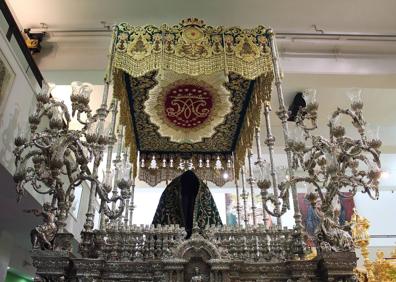 Imagen secundaria 1 - La Cofradía de los Estudiantes presenta el nuevo palio para su titular mariana