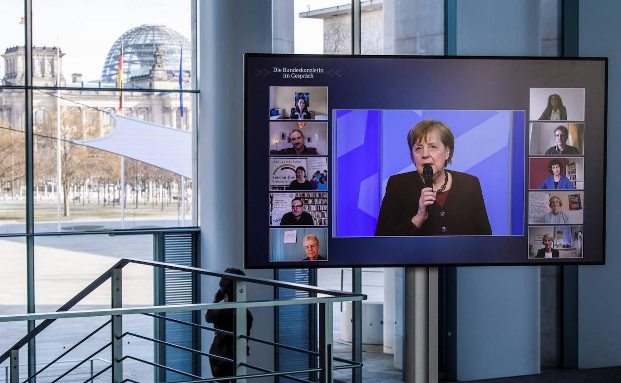 Angela Merkel habla con los ciudadanos el pasado miércoles.