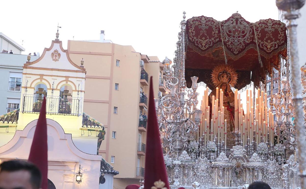 Salida procesional de la Virgen de la Amargura Coronada. 