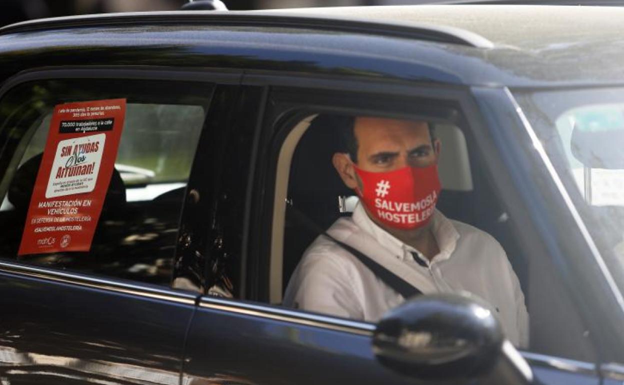 Javier Frutos, durante la protesta de ayer. 