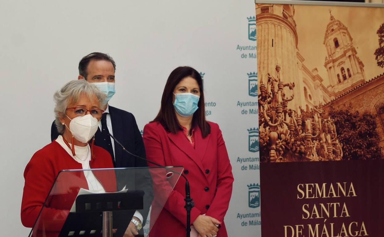 Teresa Porras, Pablo Atencia y Noelia Losada, en la presentación de los actos por la Semana Santa. 