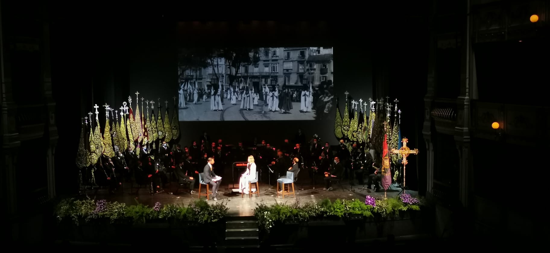 El Teatro Cervantes acoge la presentación del cartel de Raúl Berzosa y la marcha procesional conmemorativa de la efeméride