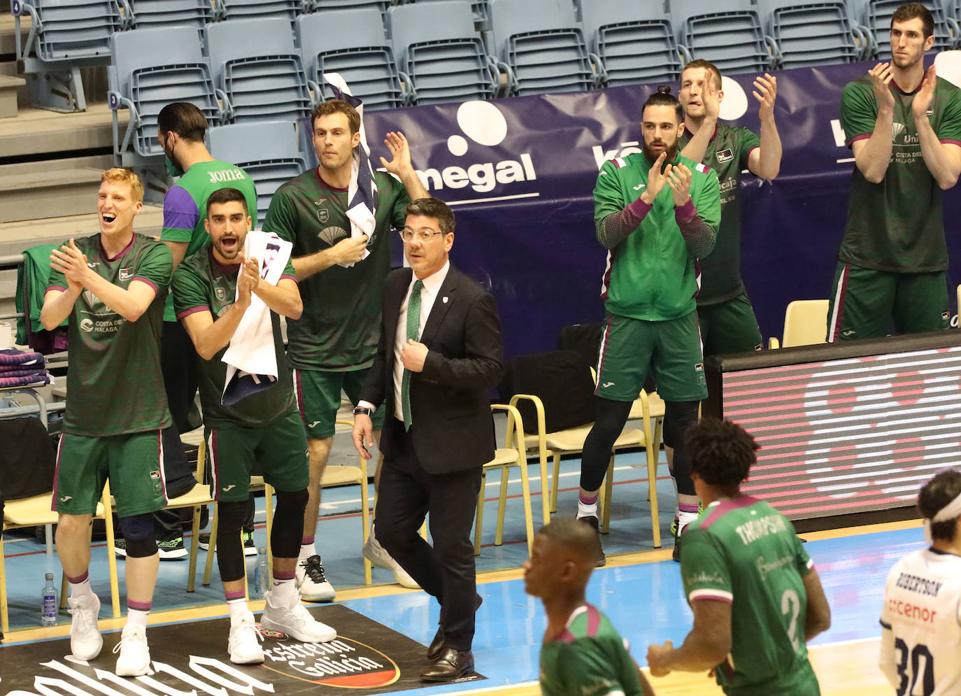 El Unicaja sobrevive a un pésimo final y gana al Obradoiro con un triple de Brizuela