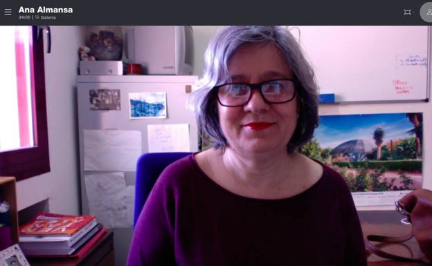 Imagen principal - La profesora Ana Almansa en videollamada, Antonio Ruiz para a repostar en el Área de Servicio de Lucena y el profesor Marcos Antonio Paz en videollamada